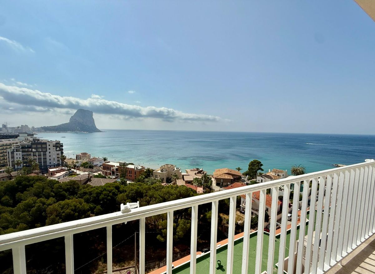 BEAUTIFUL APARTMENT WITH SPECTACULAR VIEWS OF THE SEA AND THE ROCK IN CALPE