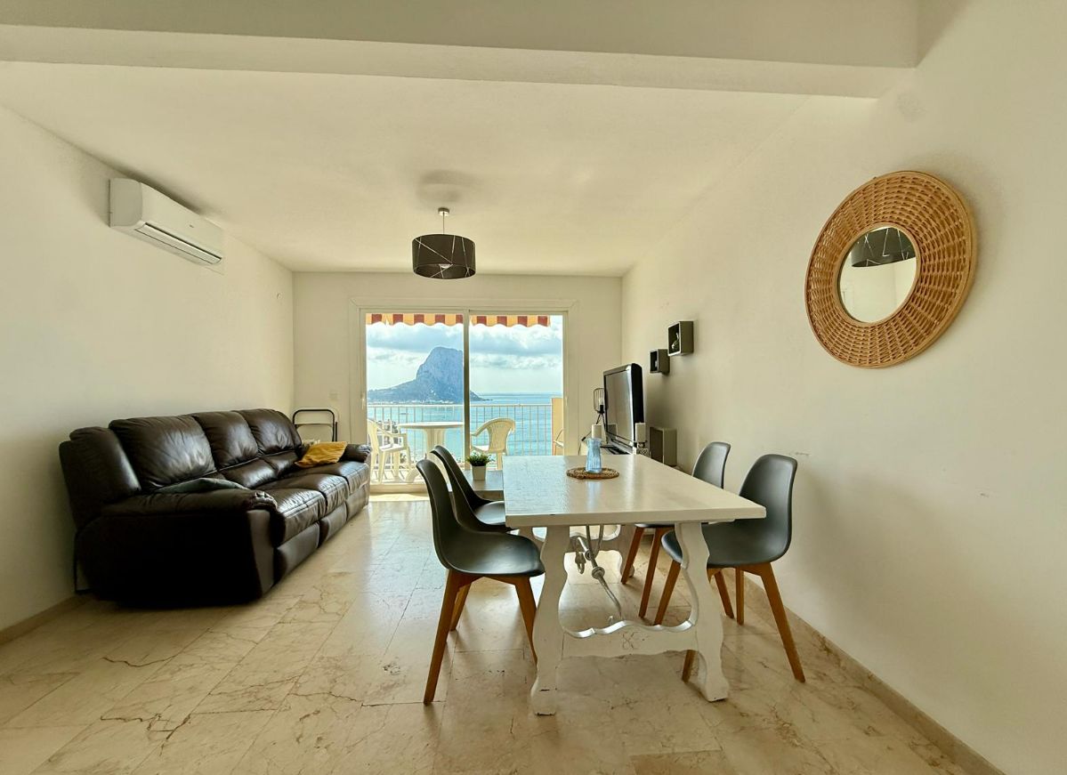 BEAUTIFUL APARTMENT WITH SPECTACULAR VIEWS OF THE SEA AND THE ROCK IN CALPE