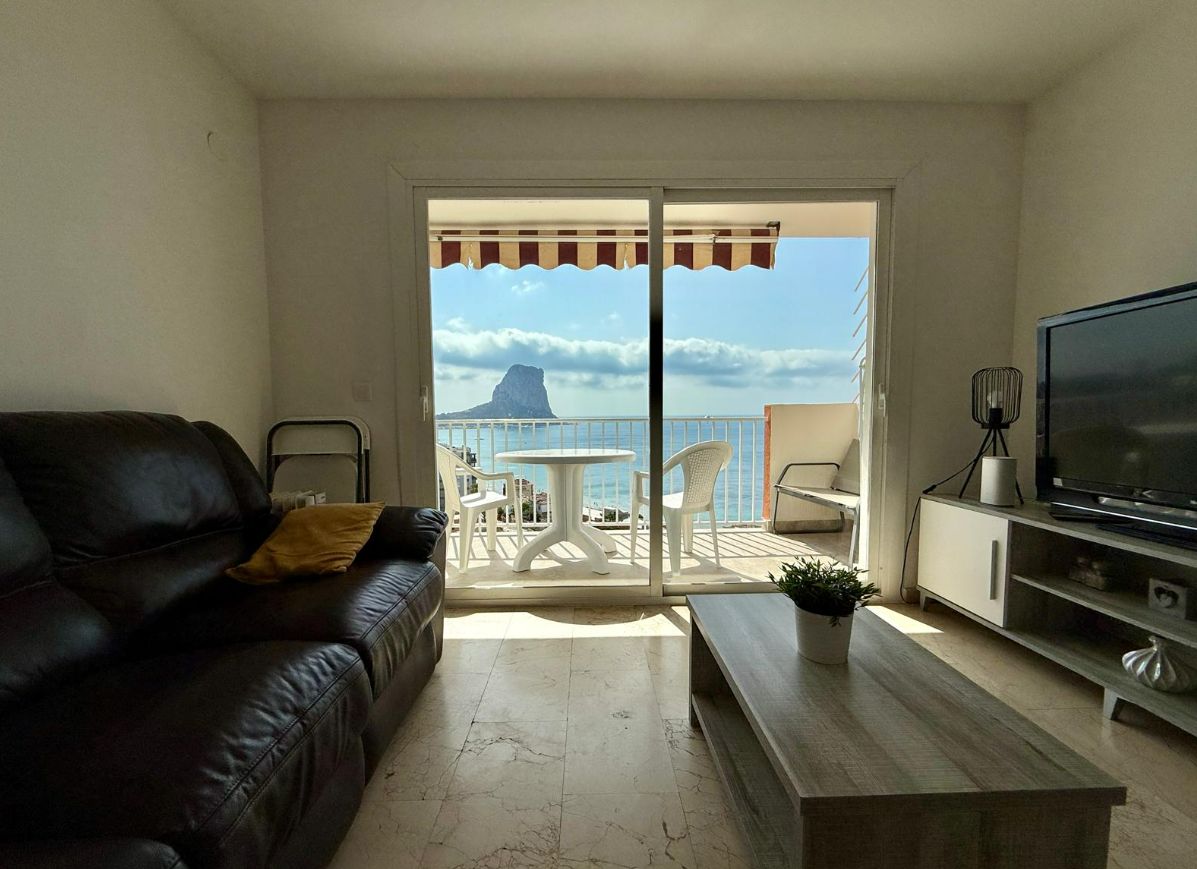 BEAUTIFUL APARTMENT WITH SPECTACULAR VIEWS OF THE SEA AND THE ROCK IN CALPE