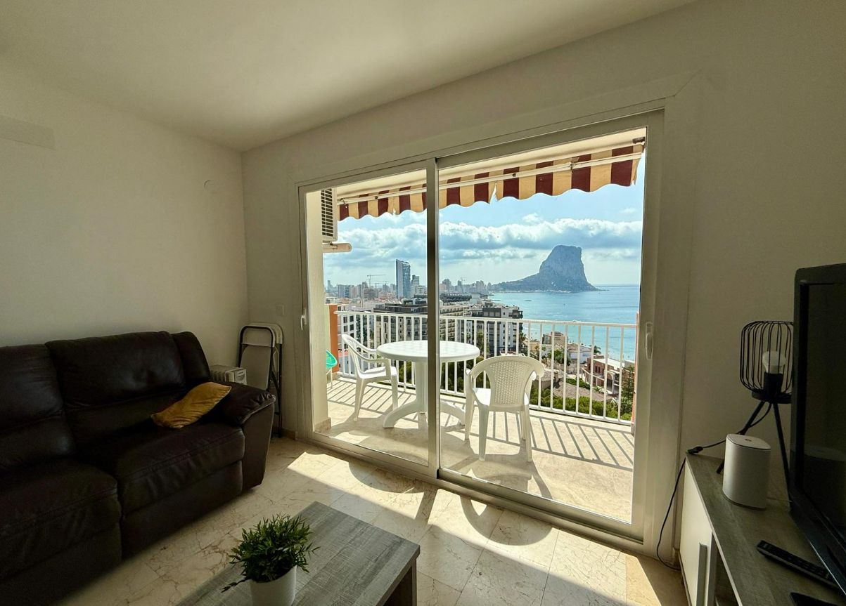 BEAUTIFUL APARTMENT WITH SPECTACULAR VIEWS OF THE SEA AND THE ROCK IN CALPE