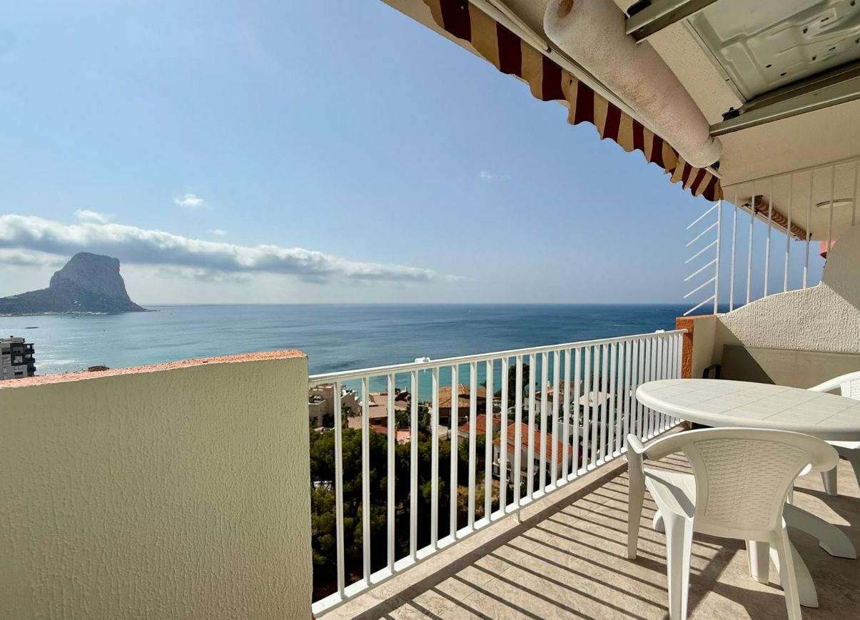 BEAUTIFUL APARTMENT WITH SPECTACULAR VIEWS OF THE SEA AND THE ROCK IN CALPE