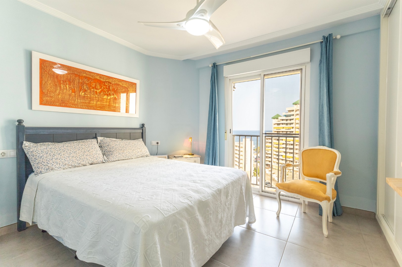 Fantastic and sunny 2-bedroom apartment with sea views in Calpe.