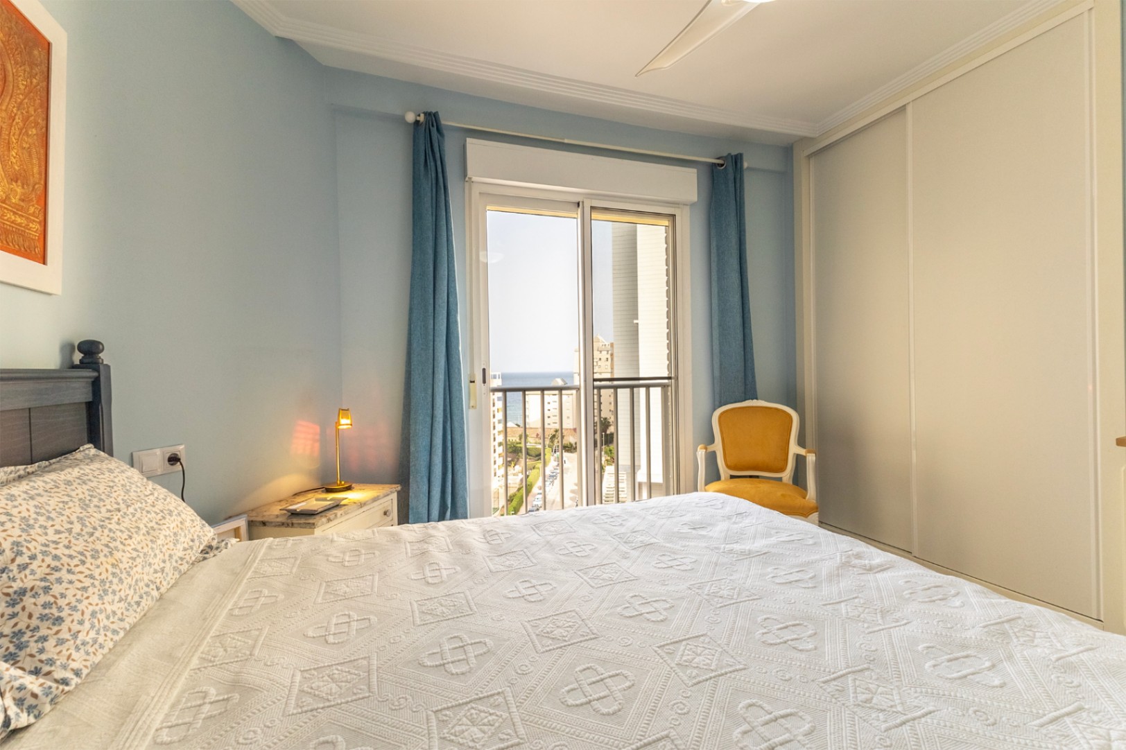 Fantastic and sunny 2-bedroom apartment with sea views in Calpe.