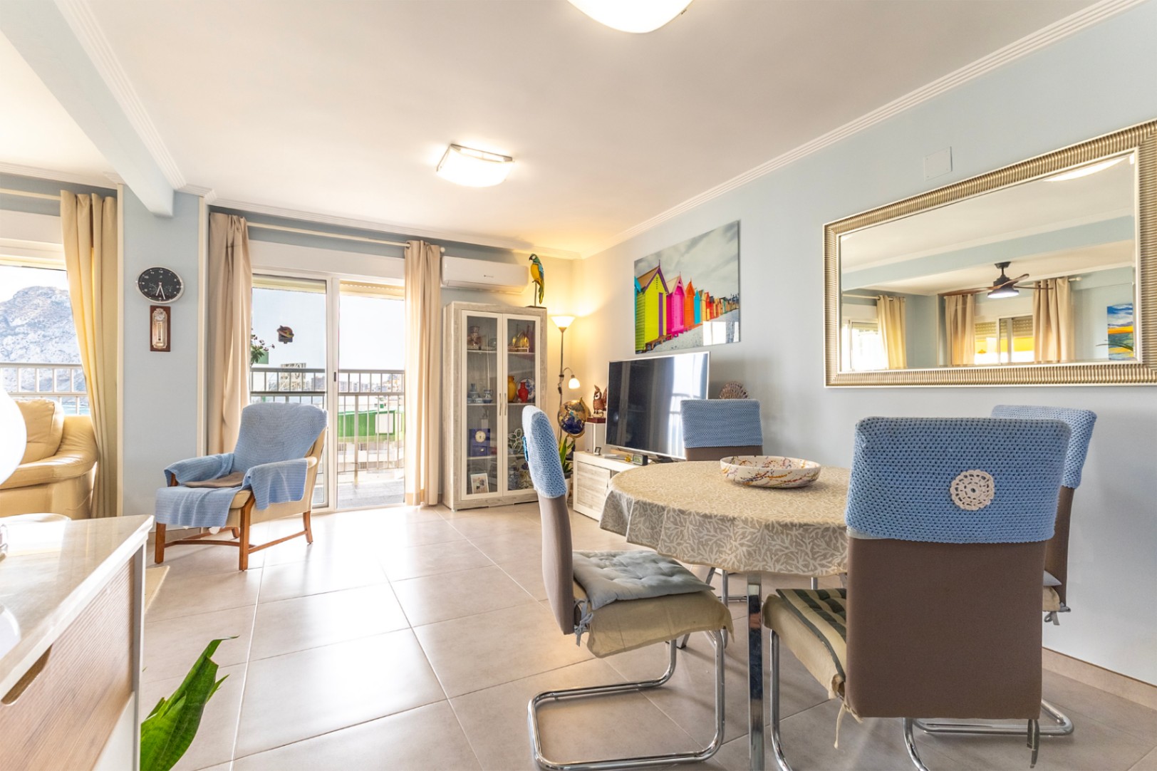 Fantastic and sunny 2-bedroom apartment with sea views in Calpe.