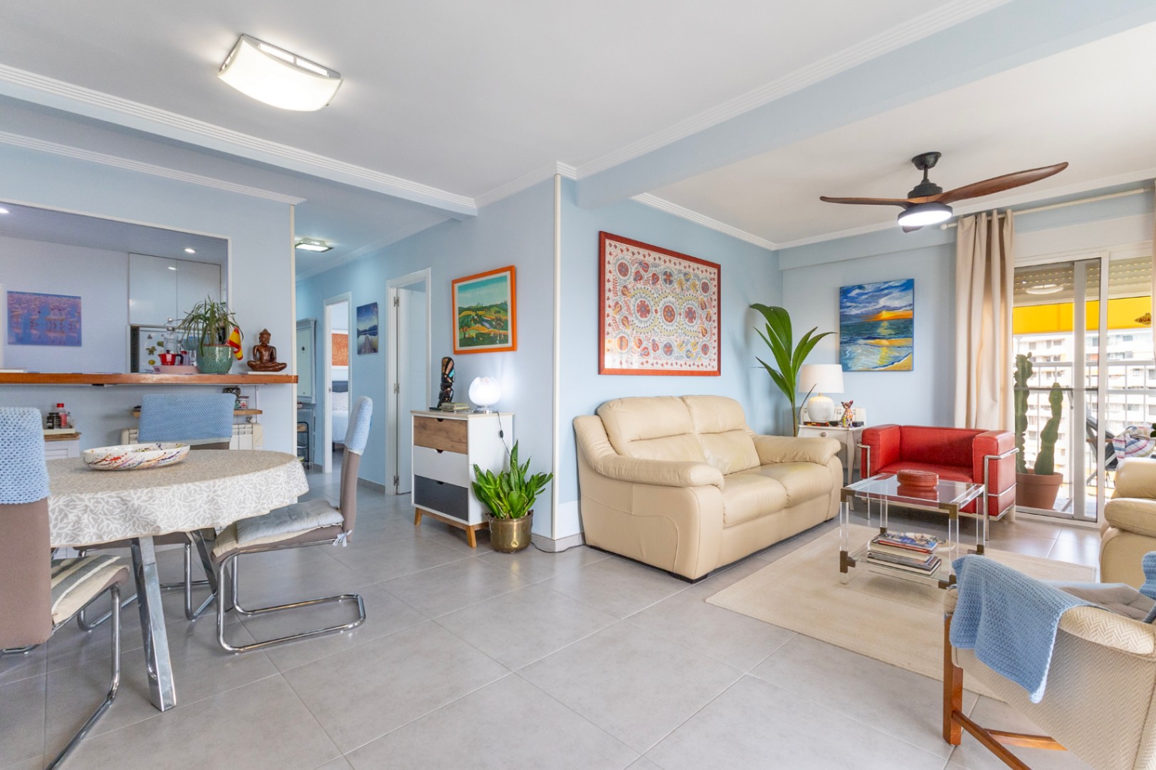 Fantastic and sunny 2-bedroom apartment with sea views in Calpe.