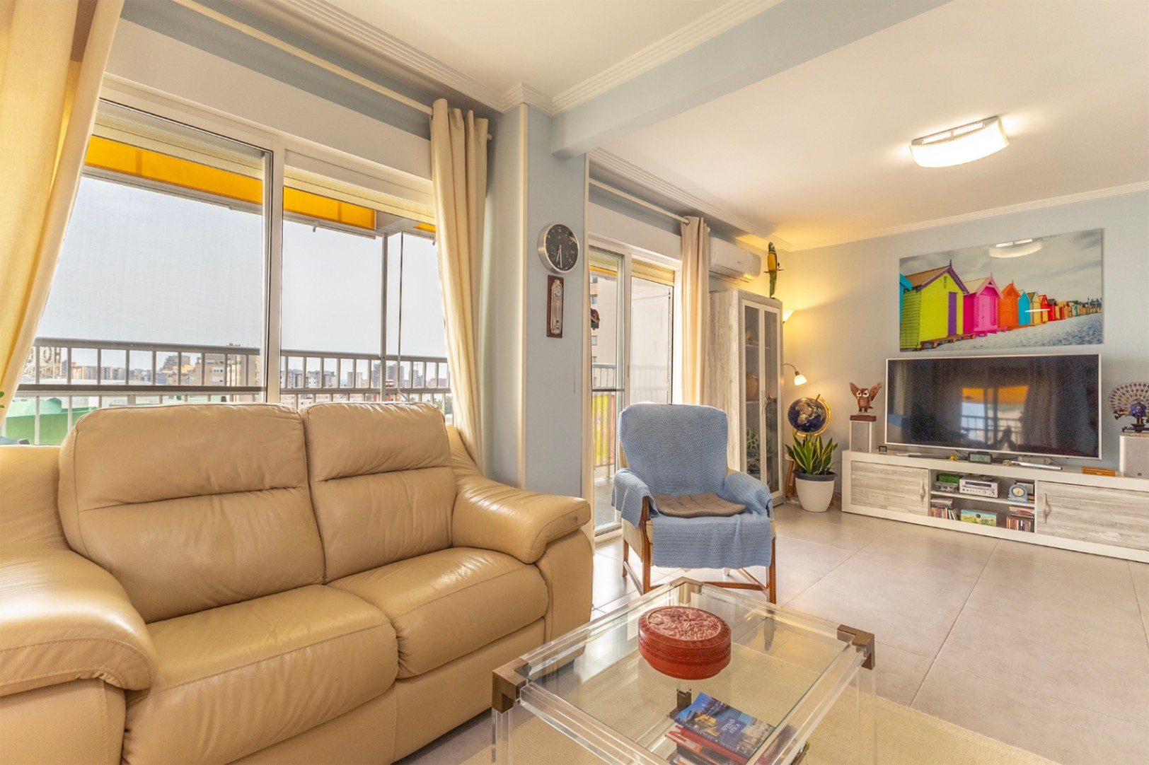 Fantastic and sunny 2-bedroom apartment with sea views in Calpe.