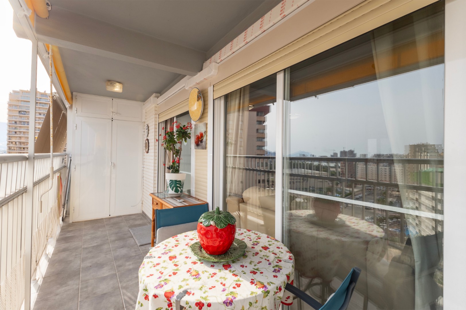 Fantastic and sunny 2-bedroom apartment with sea views in Calpe.