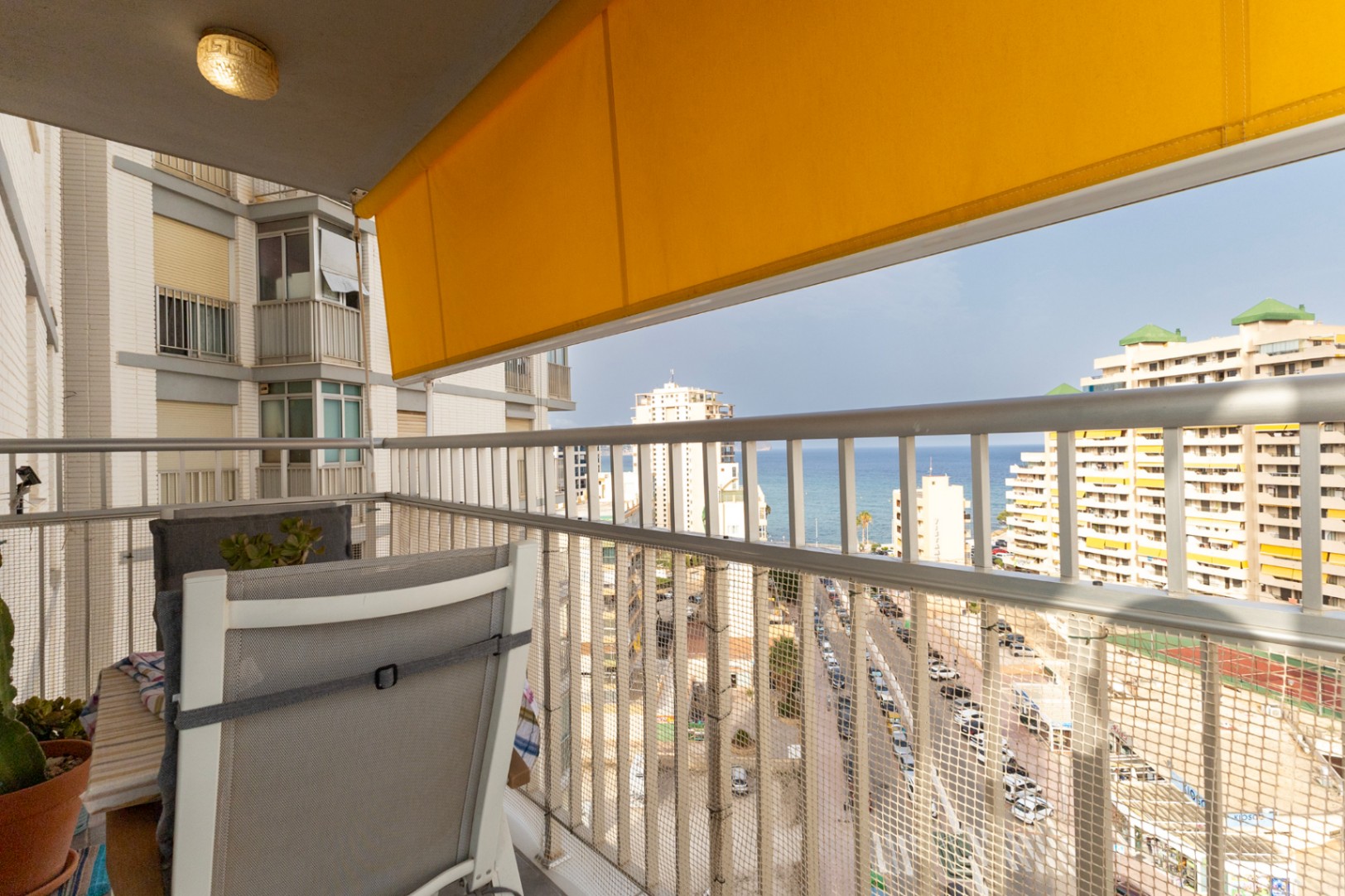 Fantastic and sunny 2-bedroom apartment with sea views in Calpe.