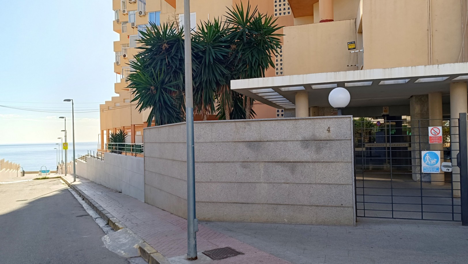 Charming renovated studio with garage on the beachfront of La Fosa in Calpe.