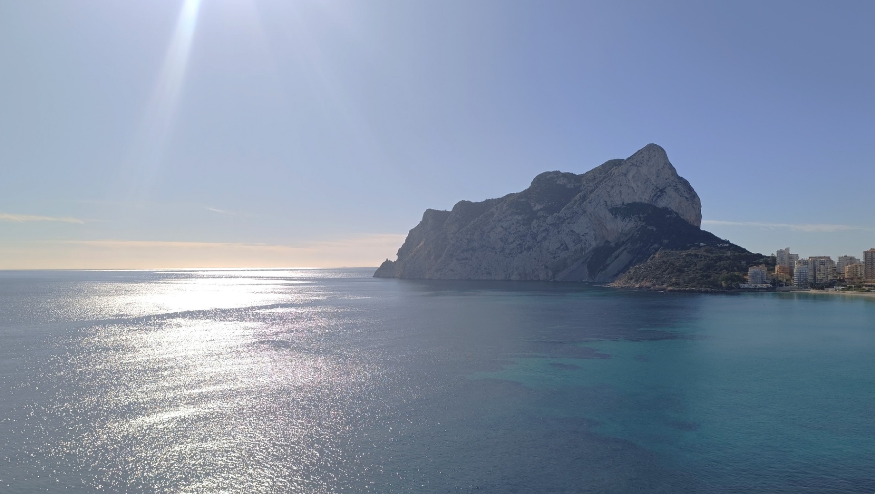 Charming renovated studio with garage on the beachfront of La Fosa in Calpe.