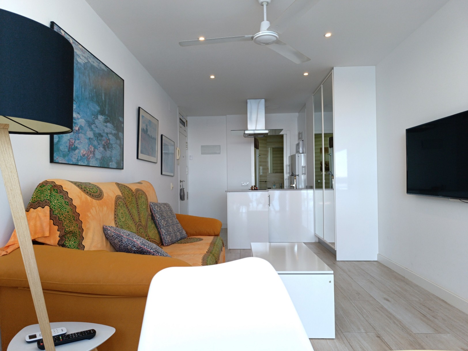 Charming renovated studio with garage on the beachfront of La Fosa in Calpe.