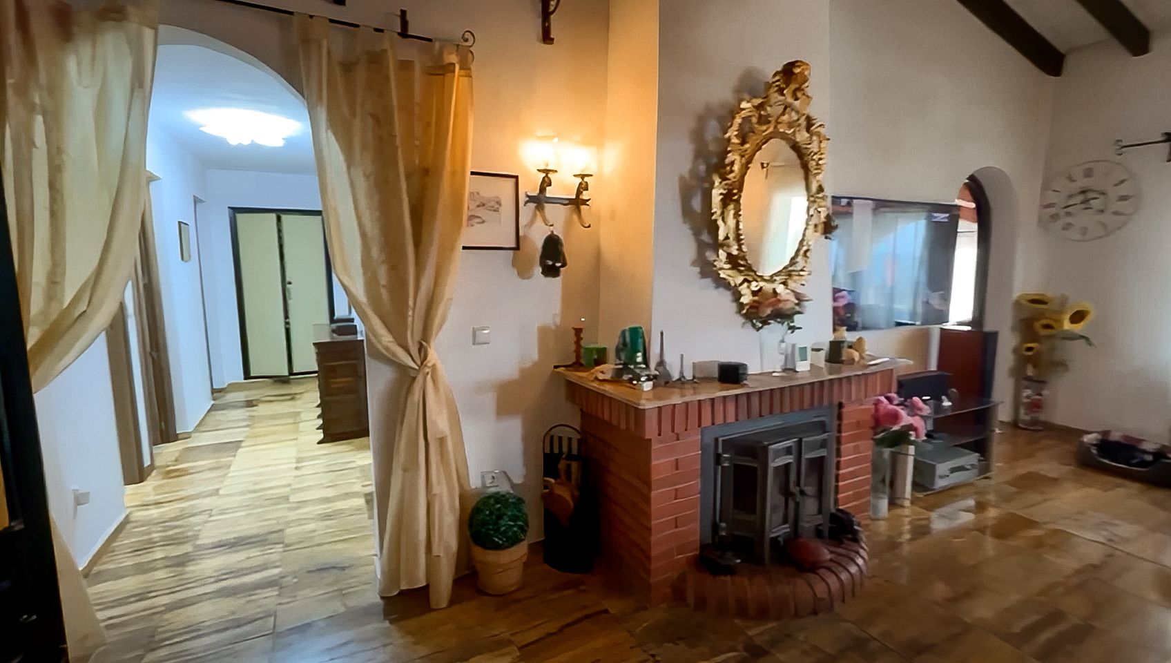 LUXURIOUS LARGE VILLA WITH 2 SEPARATE FLOORS AND SEA VIEWS IN CALPE.