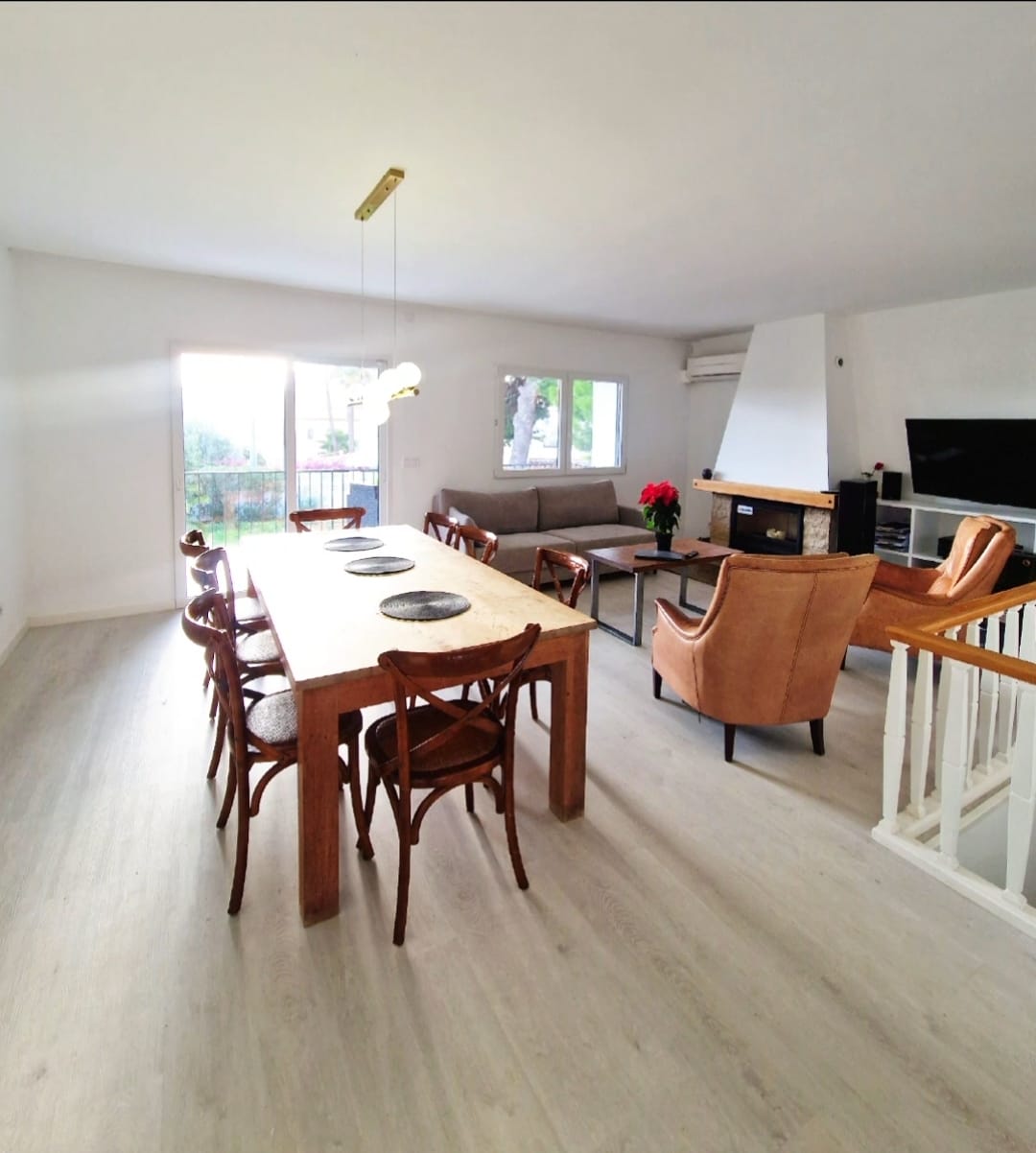RECENTLY RENOVATED CHALET VERY CLOSE TO THE SEA AND THE CENTER OF CALPE