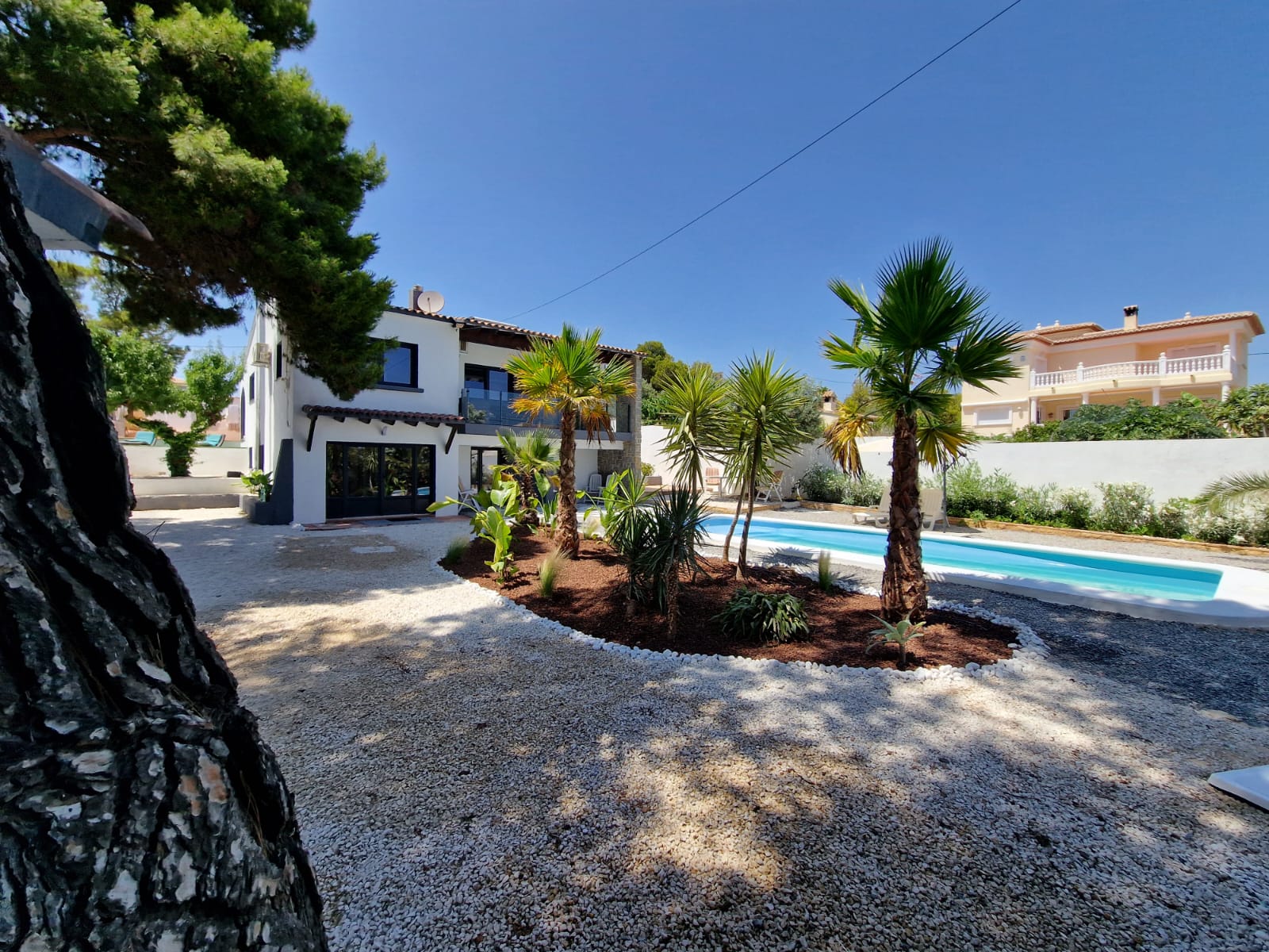 RECENTLY RENOVATED CHALET VERY CLOSE TO THE SEA AND THE CENTER OF CALPE