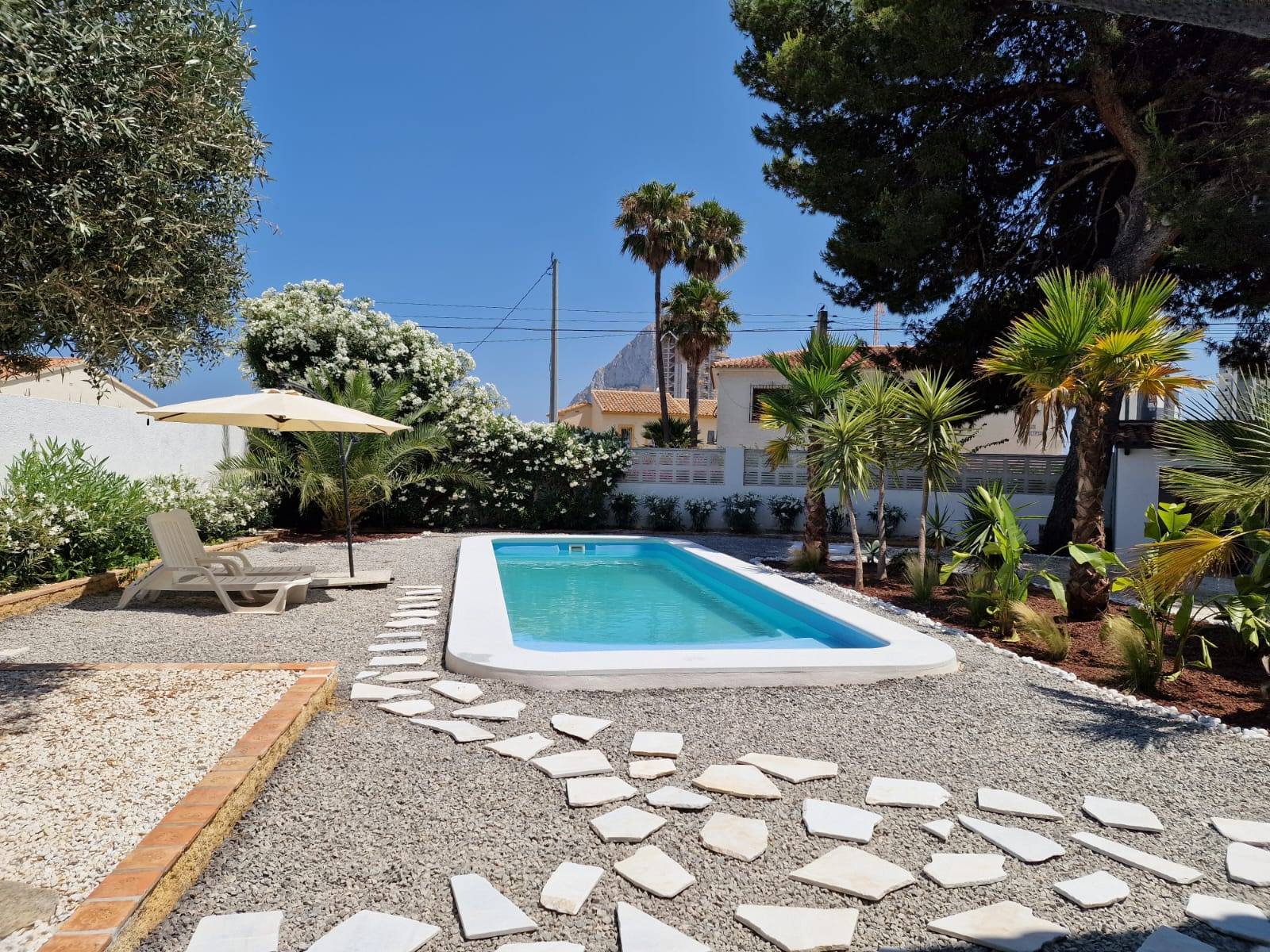 RECENTLY RENOVATED CHALET VERY CLOSE TO THE SEA AND THE CENTER OF CALPE