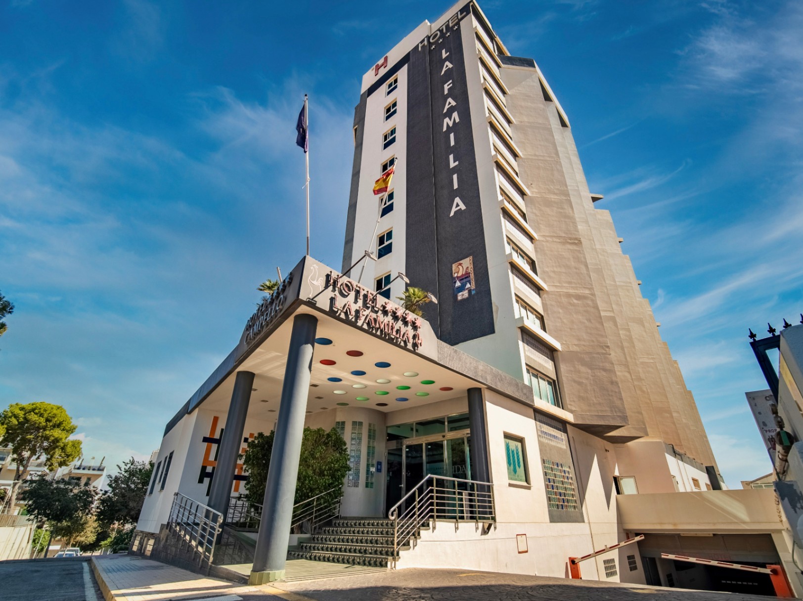 The building Hotel La Familia Gallo Rojo, located in El Campello, next to the beach.