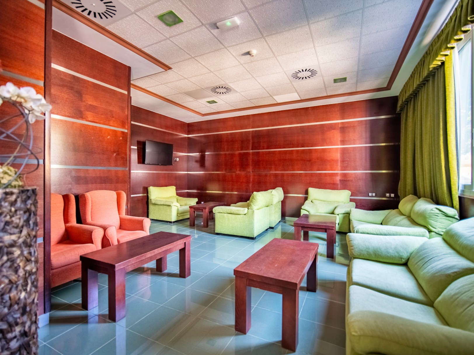 The building Hotel La Familia Gallo Rojo, located in El Campello, next to the beach.