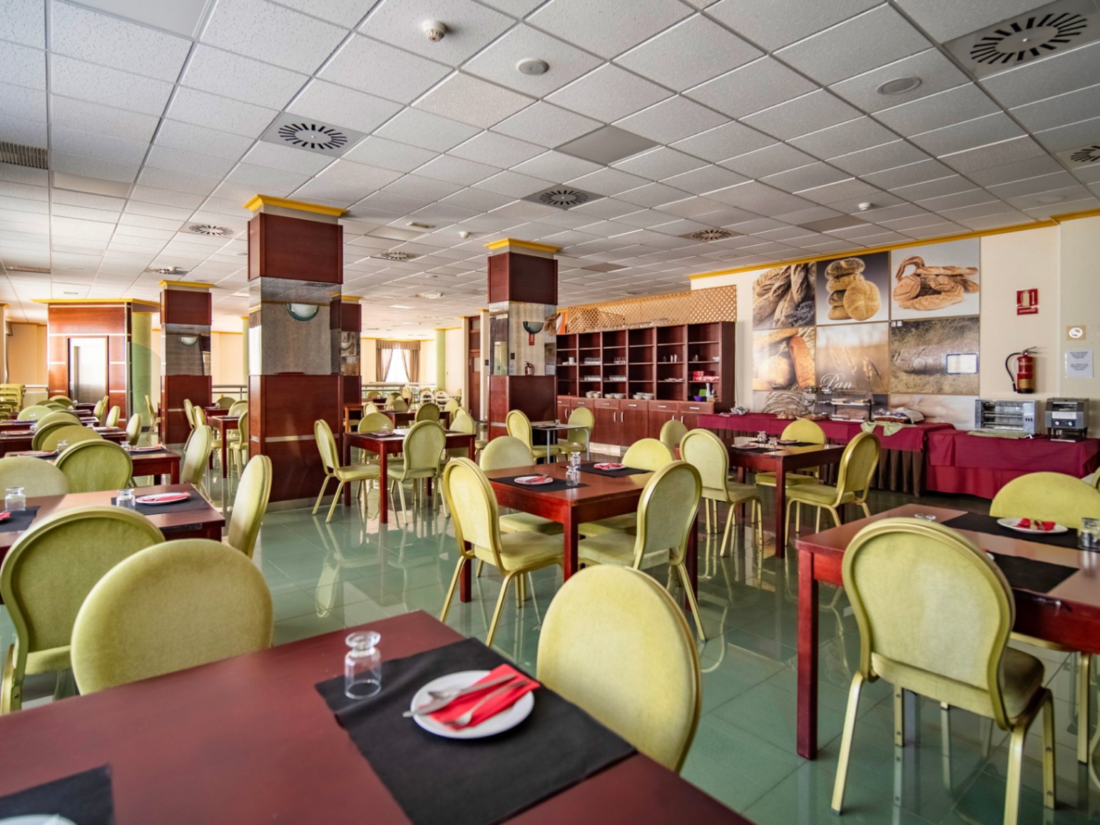 The building Hotel La Familia Gallo Rojo, located in El Campello, next to the beach.