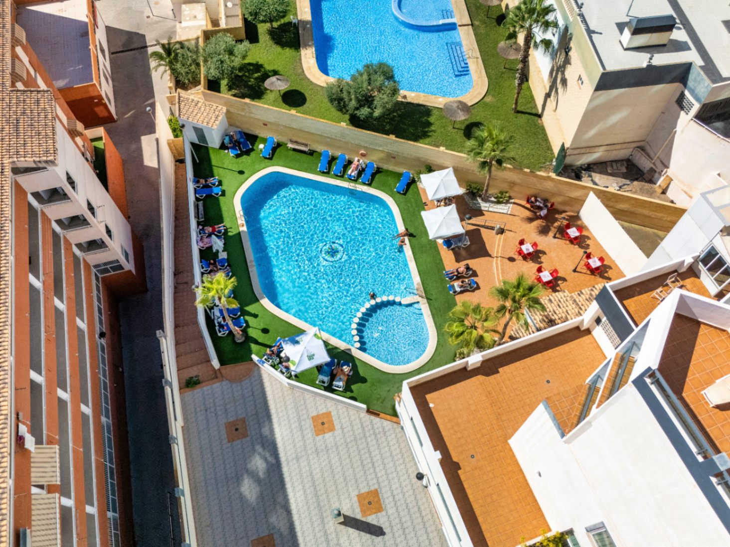 The building Hotel La Familia Gallo Rojo, located in El Campello, next to the beach.