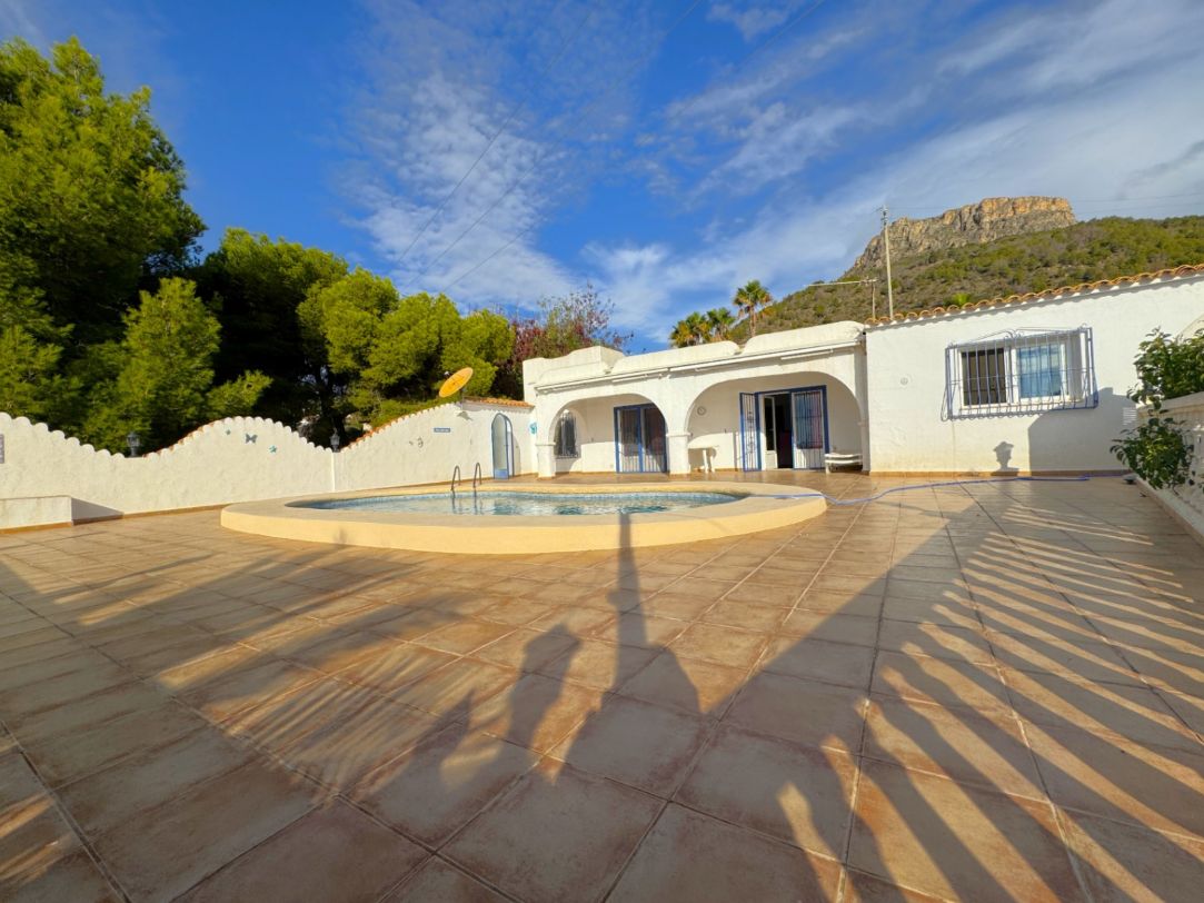 BEAUTIFUL ONE-LEVEL VILLA WITH STUNNING SEA VIEWS IN CALPE