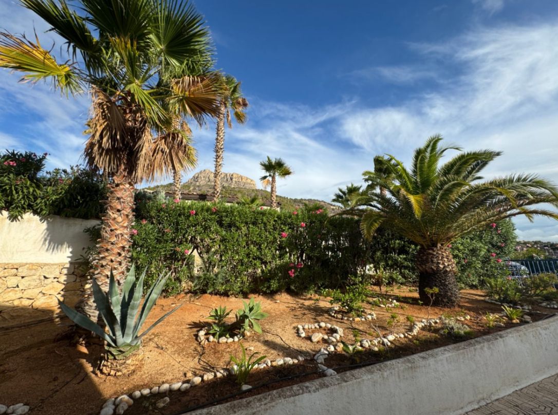 BEAUTIFUL ONE-LEVEL VILLA WITH STUNNING SEA VIEWS IN CALPE