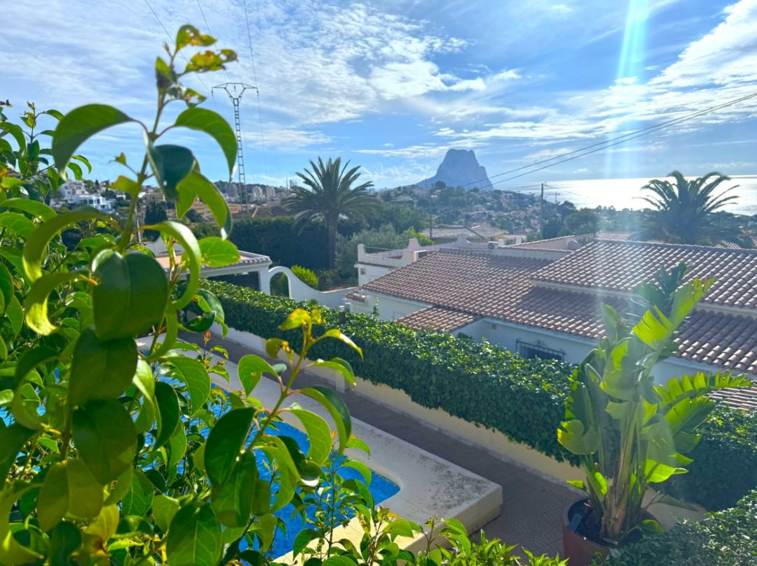 BEAUTIFUL ONE-LEVEL VILLA WITH STUNNING SEA VIEWS IN CALPE