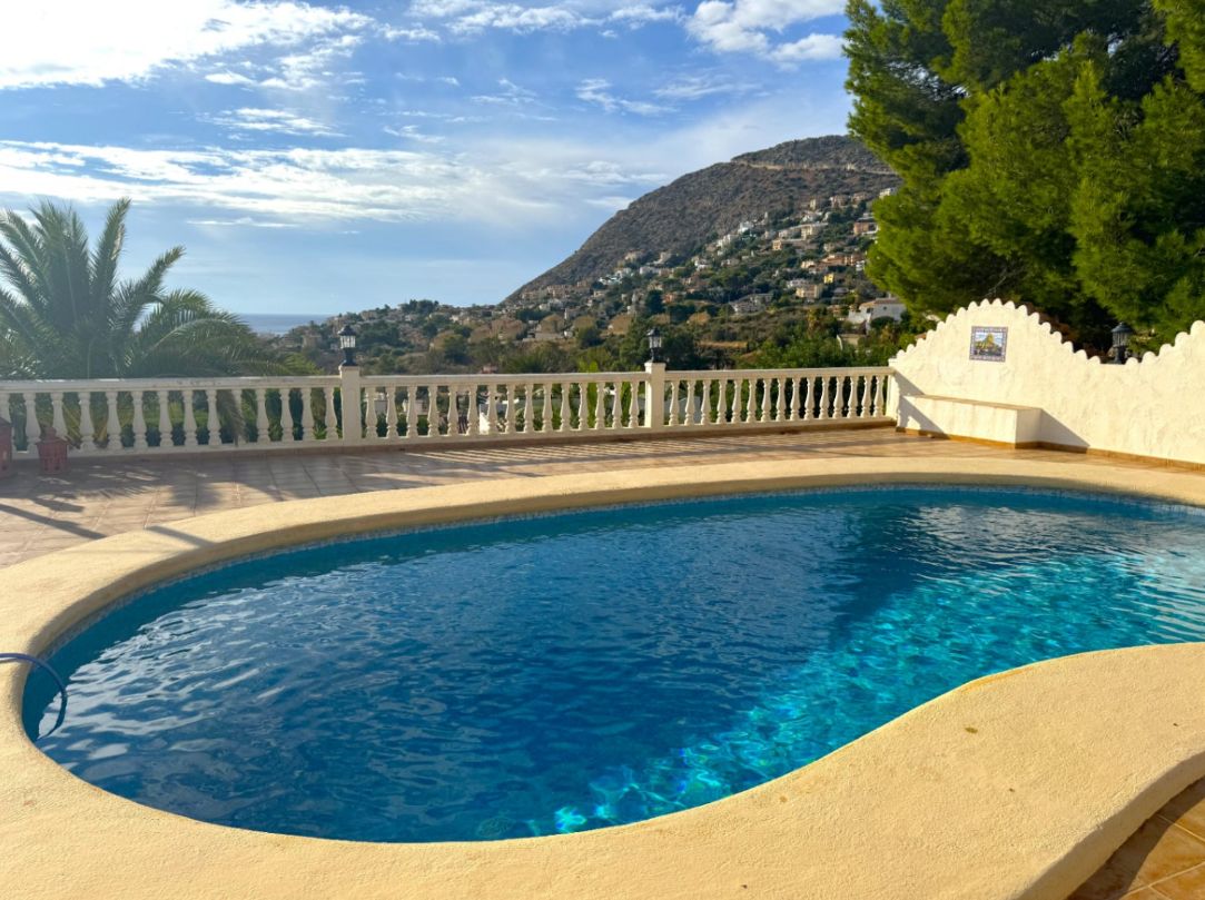 BEAUTIFUL ONE-LEVEL VILLA WITH STUNNING SEA VIEWS IN CALPE