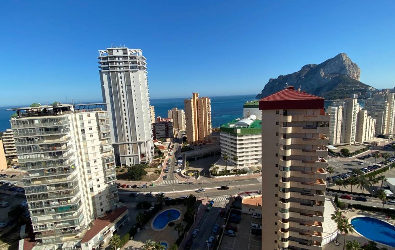 BEAUTIFUL APARTMENT WITH IMPRESSIVE VIEWS OF THE SEA AND MOUNTAIN IN CALPE
