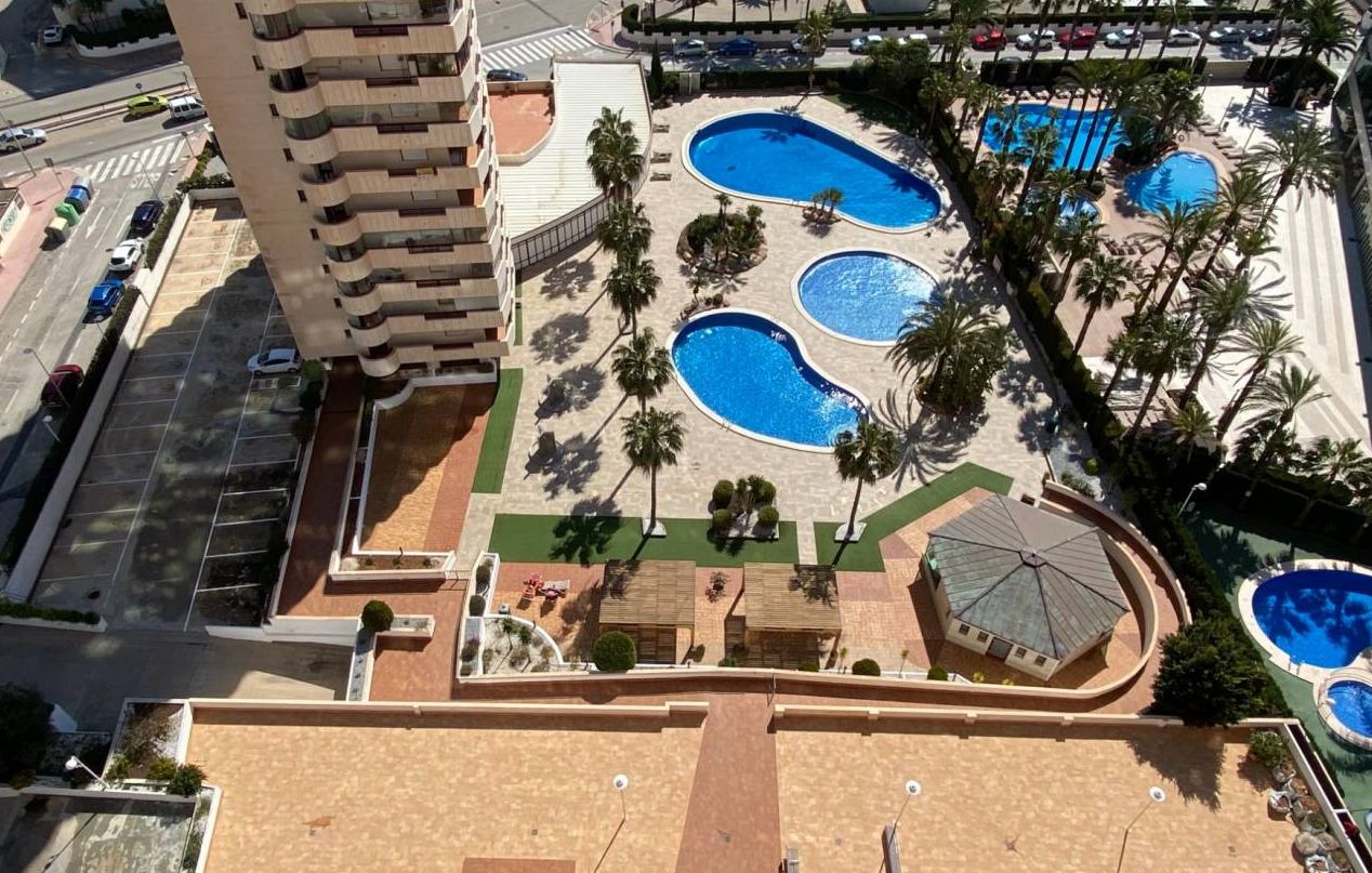 BEAUTIFUL APARTMENT WITH IMPRESSIVE VIEWS OF THE SEA AND MOUNTAIN IN CALPE