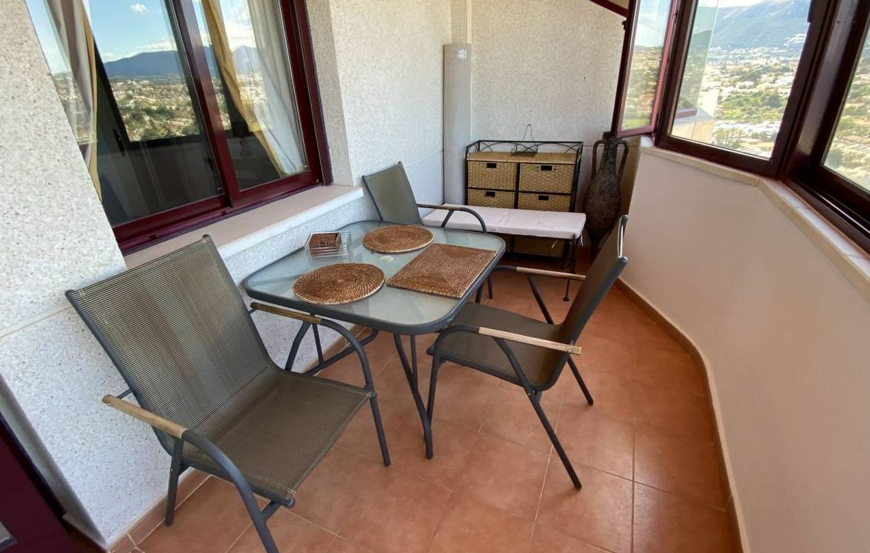 BEAUTIFUL APARTMENT WITH IMPRESSIVE VIEWS OF THE SEA AND MOUNTAIN IN CALPE