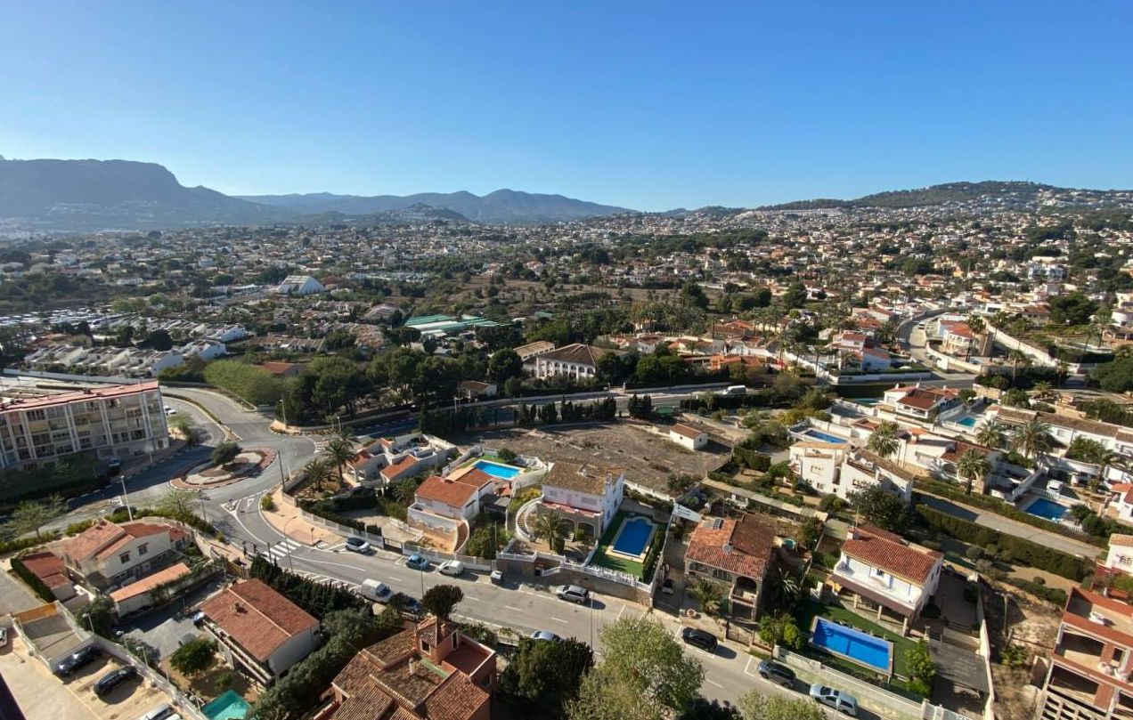 BEAUTIFUL APARTMENT WITH IMPRESSIVE VIEWS OF THE SEA AND MOUNTAIN IN CALPE