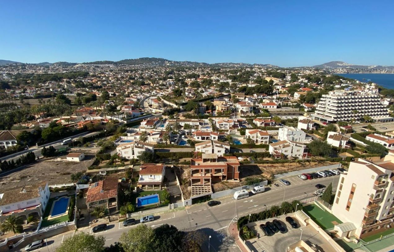 BEAUTIFUL APARTMENT WITH IMPRESSIVE VIEWS OF THE SEA AND MOUNTAIN IN CALPE