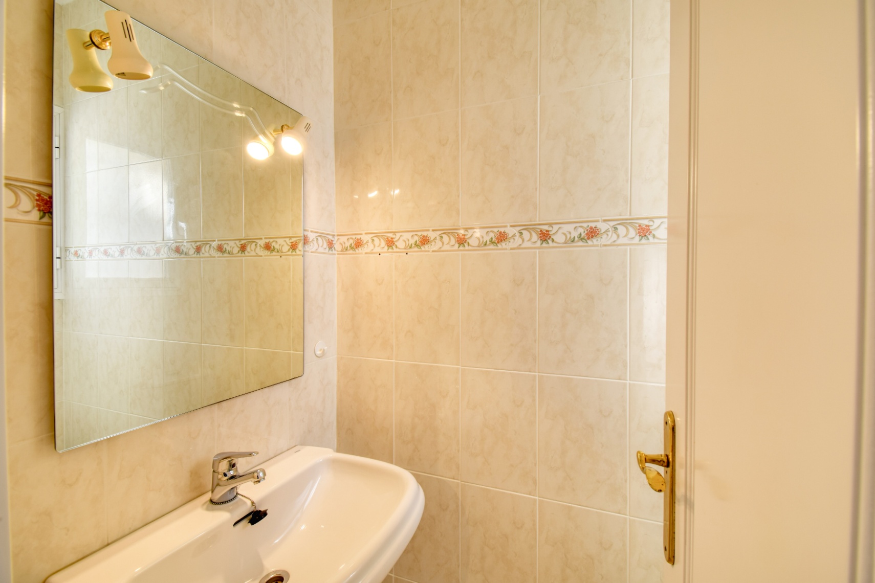 BEAUTIFUL BUNGALOW IN AN EXCLUSIVE AREA IN CALPE WITH MAGNIFICENT VIEWS OF THE SEA AND MOUNTAINS