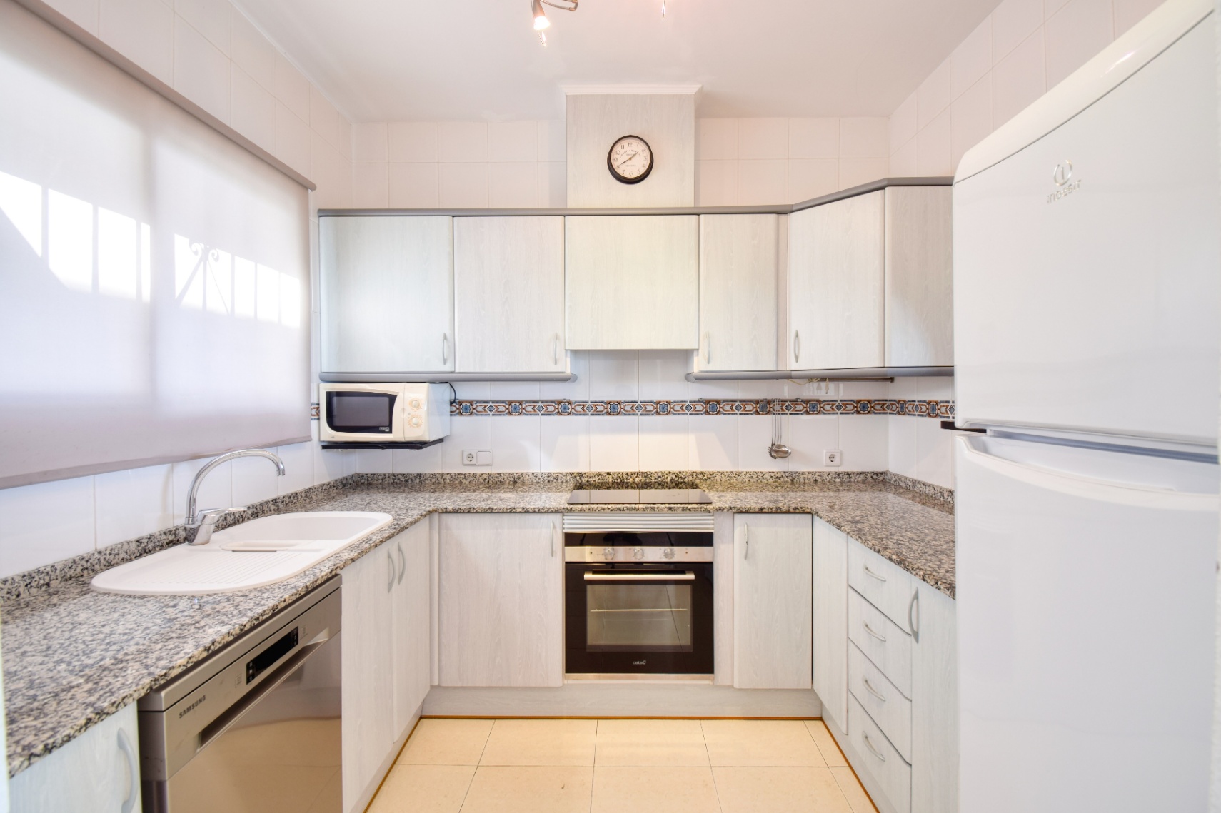 BEAUTIFUL BUNGALOW IN AN EXCLUSIVE AREA IN CALPE WITH MAGNIFICENT VIEWS OF THE SEA AND MOUNTAINS