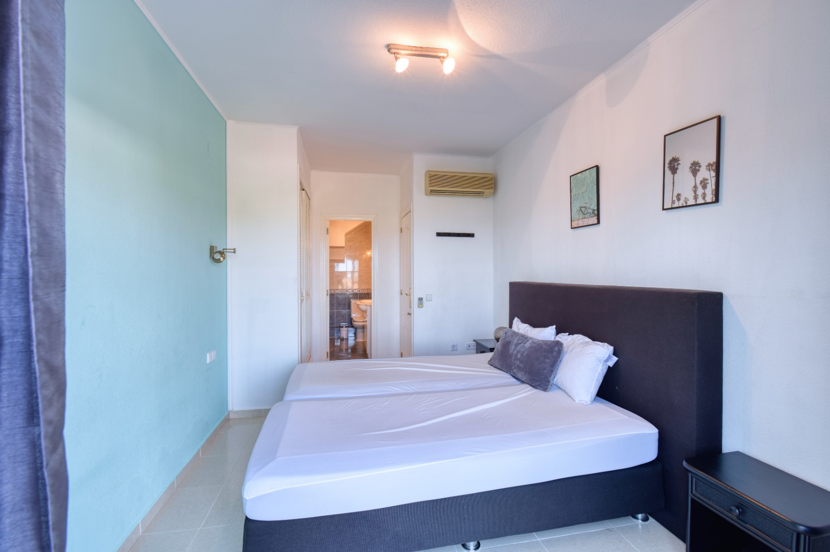 BEAUTIFUL BUNGALOW IN AN EXCLUSIVE AREA IN CALPE WITH MAGNIFICENT VIEWS OF THE SEA AND MOUNTAINS