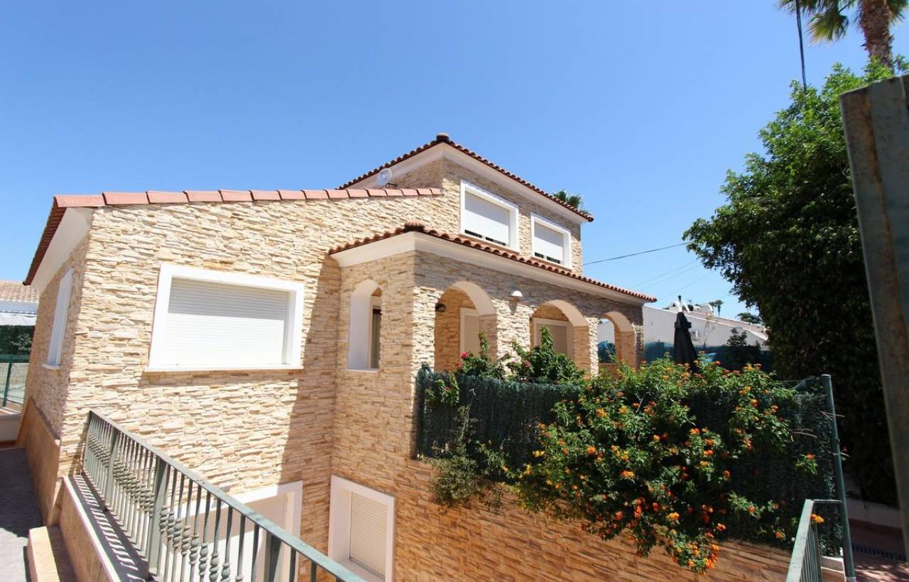 COMPLEX OF 2 CHALETS WITH 6 INDEPENDENT HOUSES NEAR LA FOSA BEACH