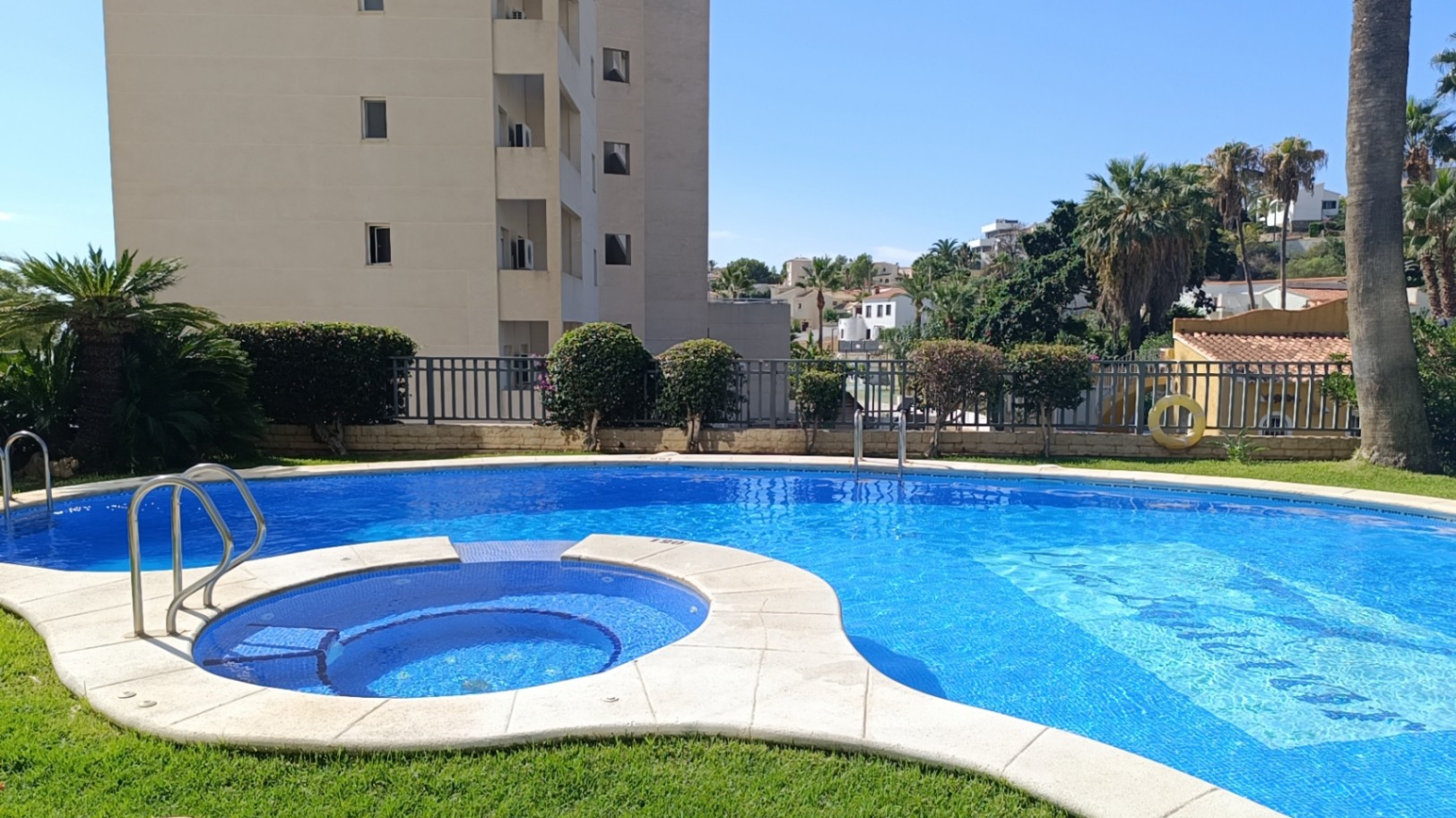 LUXURY GROUND FLOOR APARTMENT WITH OPEN VIEWS AND CLOSE TO THE SEA