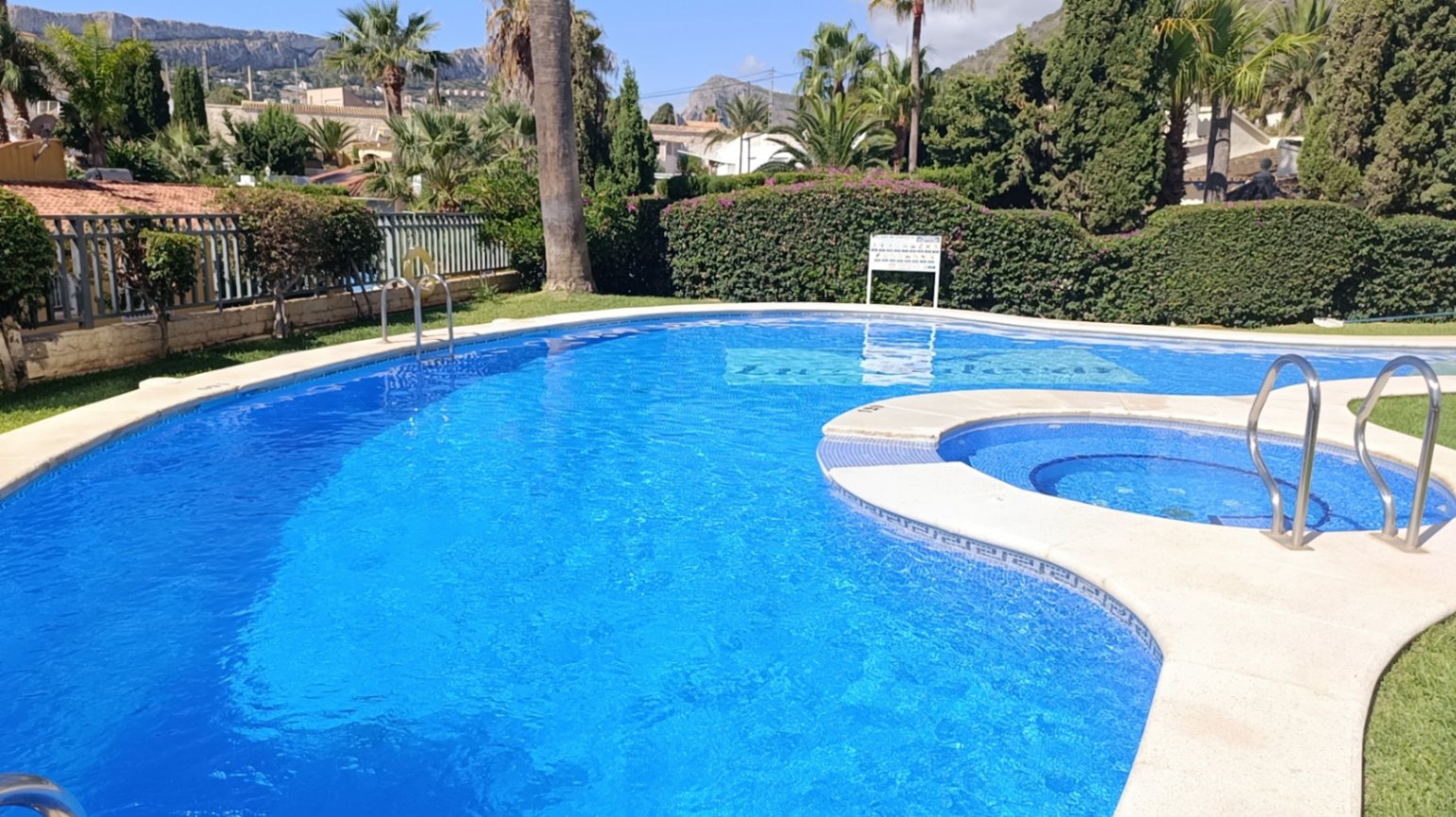 LUXURY GROUND FLOOR APARTMENT WITH OPEN VIEWS AND CLOSE TO THE SEA