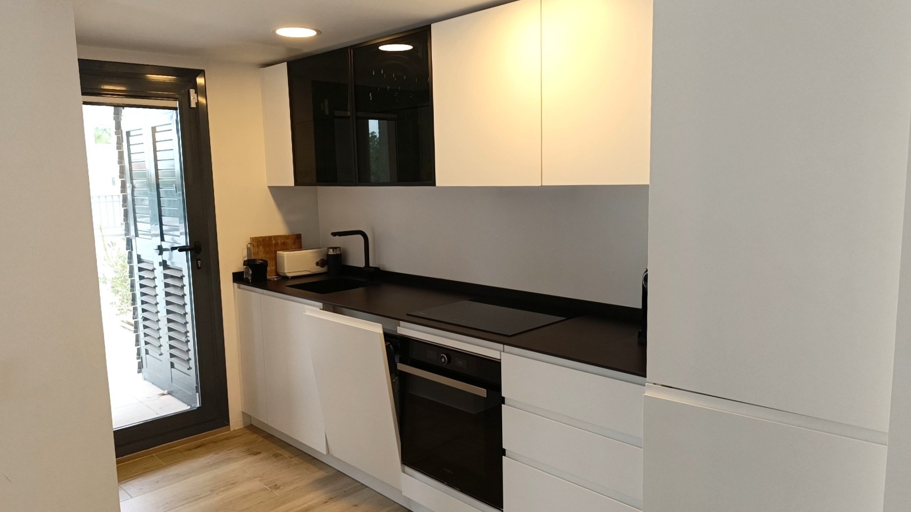 LUXURY GROUND FLOOR APARTMENT WITH OPEN VIEWS AND CLOSE TO THE SEA