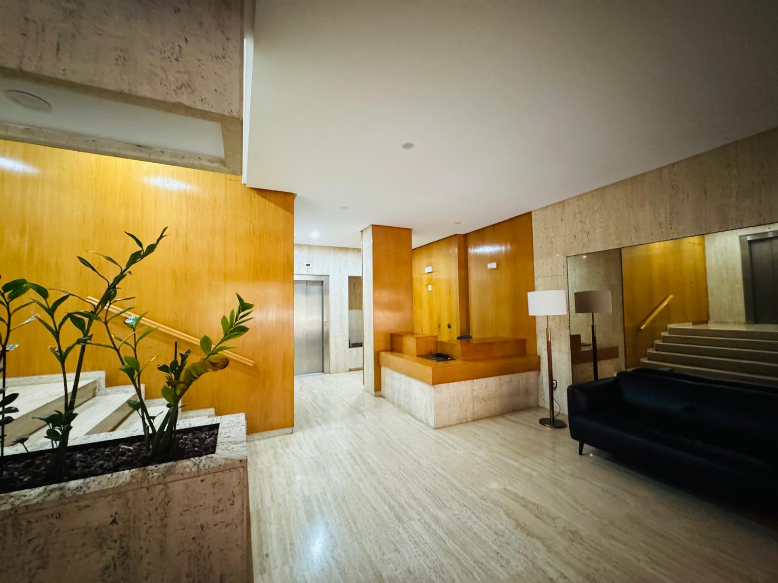 Apartment for sale on Avenida de Ramón y Cajal, Alicante, for reconstruction