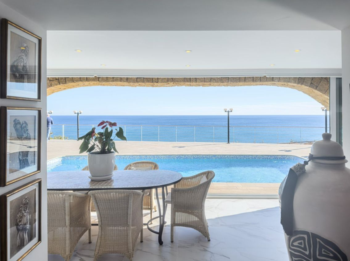 IMPRESSIVE LUXURY VILLA NEAR THE SEA WITH PANORAMIC VIEWS