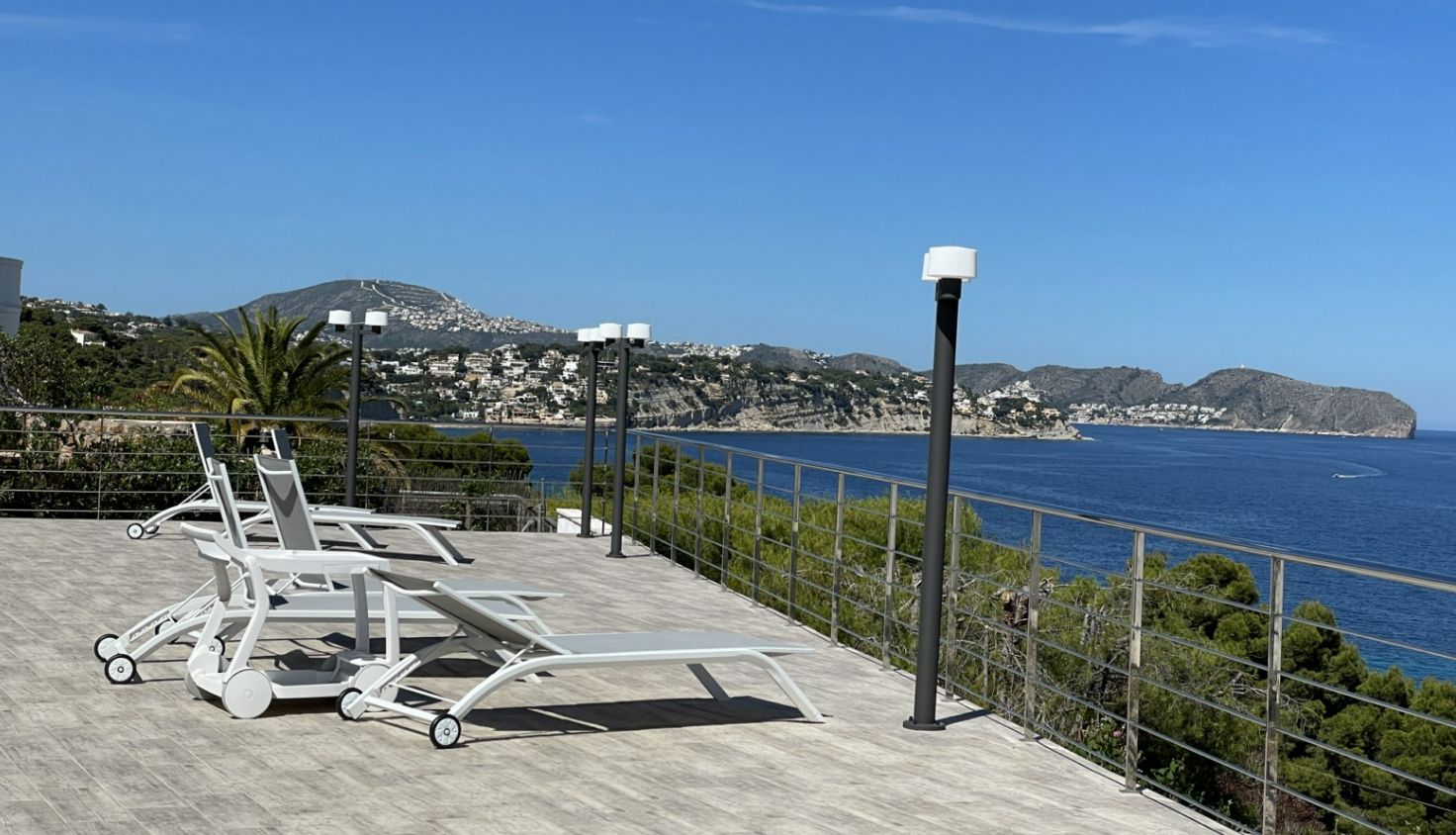 IMPRESSIVE LUXURY VILLA NEAR THE SEA WITH PANORAMIC VIEWS