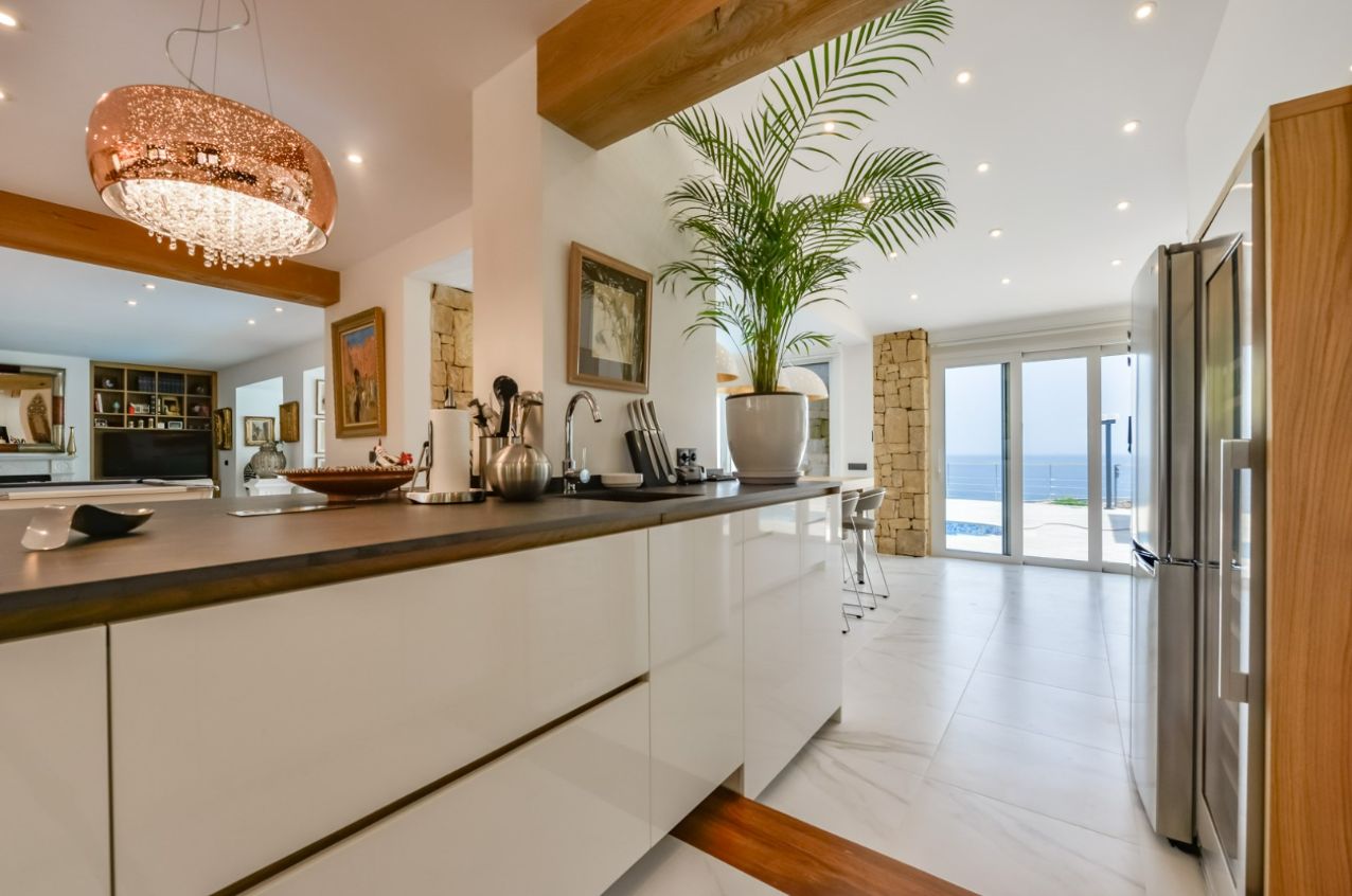 IMPRESSIVE LUXURY VILLA NEAR THE SEA WITH PANORAMIC VIEWS