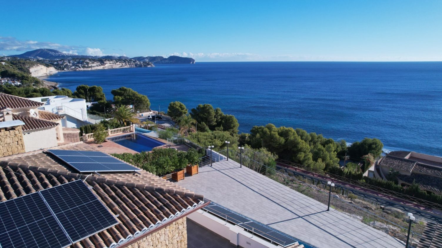 IMPRESSIVE LUXURY VILLA NEAR THE SEA WITH PANORAMIC VIEWS