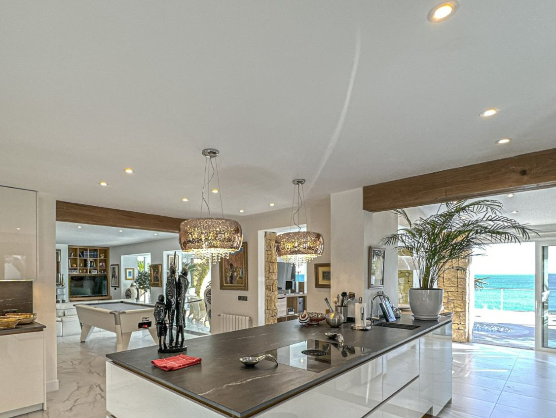 IMPRESSIVE LUXURY VILLA NEAR THE SEA WITH PANORAMIC VIEWS