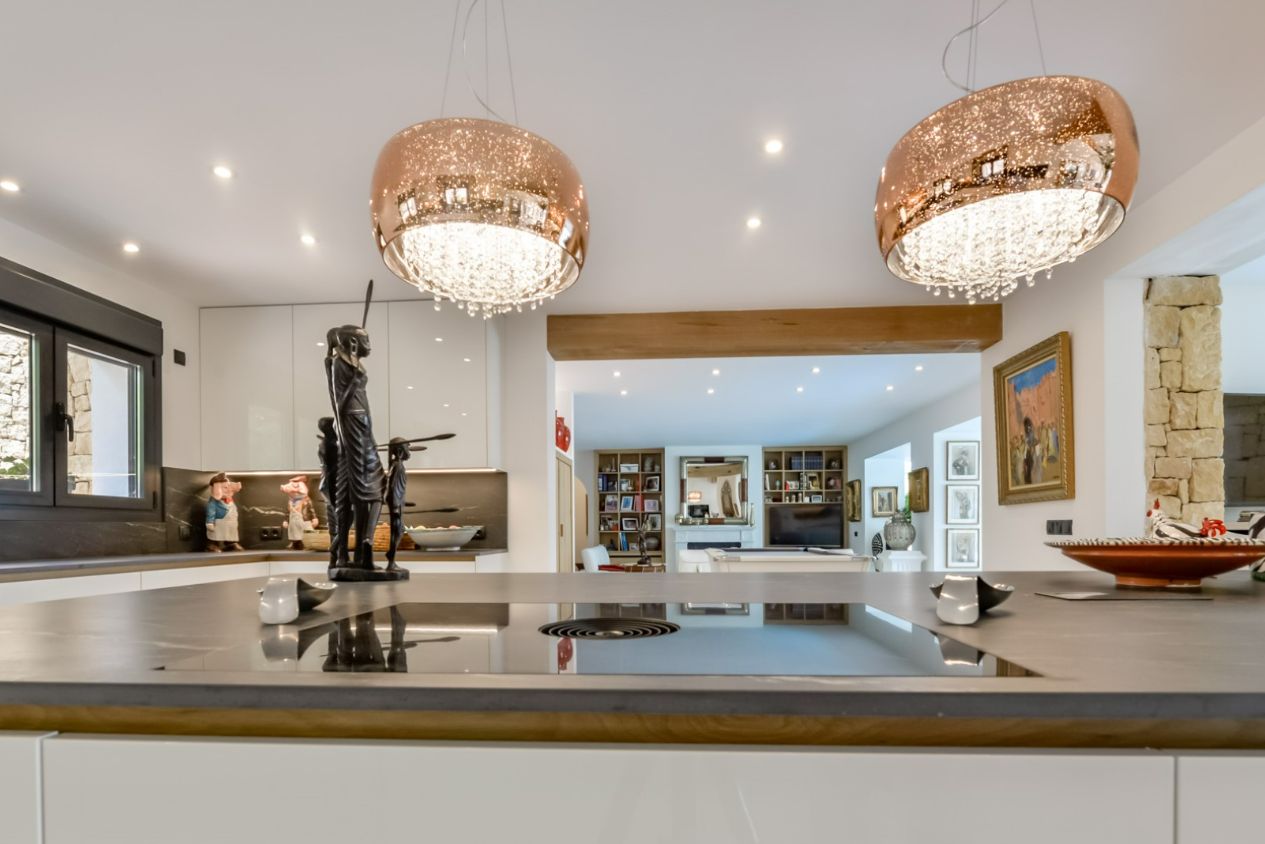 IMPRESSIVE LUXURY VILLA NEAR THE SEA WITH PANORAMIC VIEWS