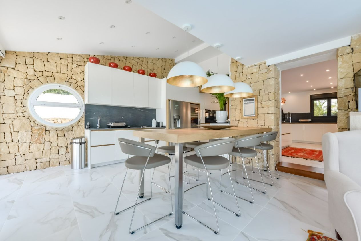 IMPRESSIVE LUXURY VILLA NEAR THE SEA WITH PANORAMIC VIEWS