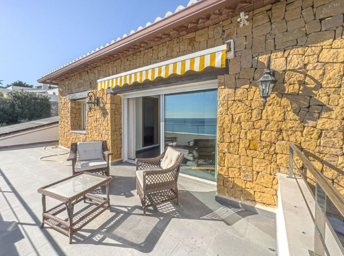 IMPRESSIVE LUXURY VILLA NEAR THE SEA WITH PANORAMIC VIEWS