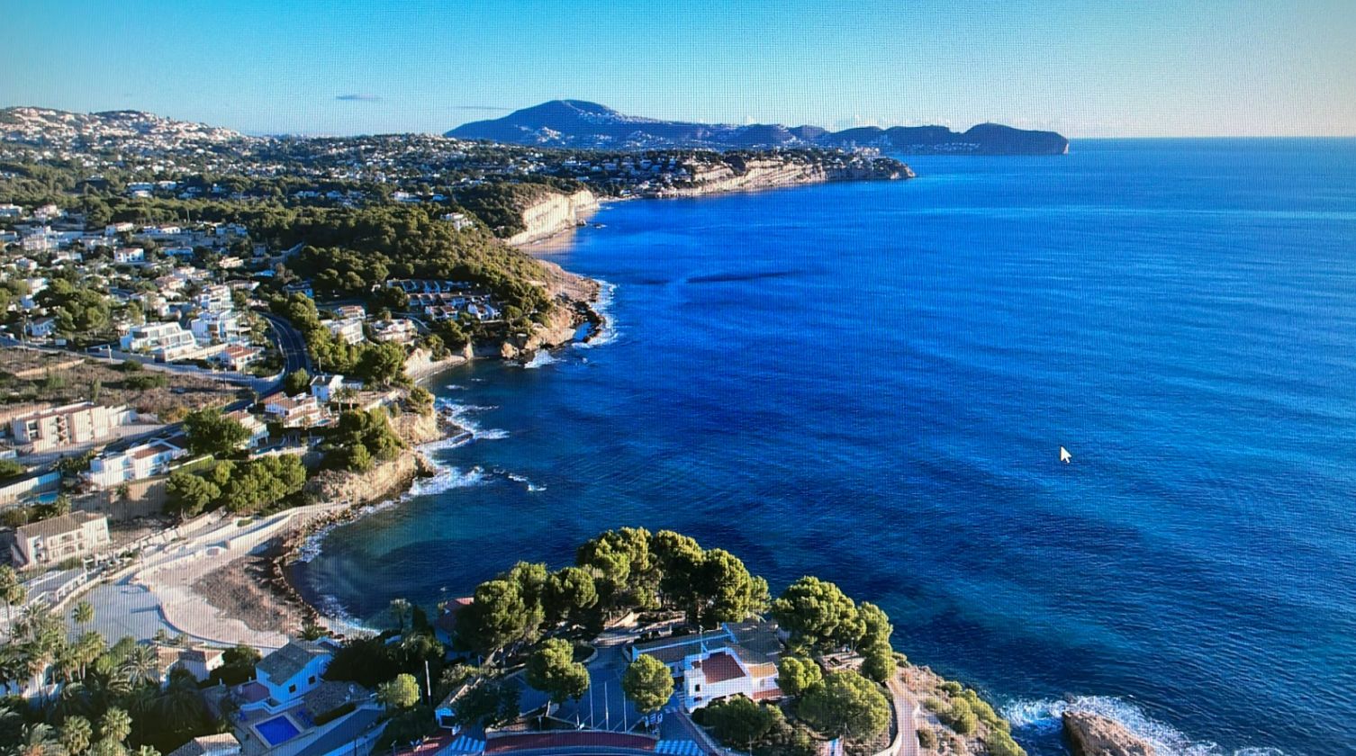 IMPRESSIVE LUXURY VILLA NEAR THE SEA WITH PANORAMIC VIEWS