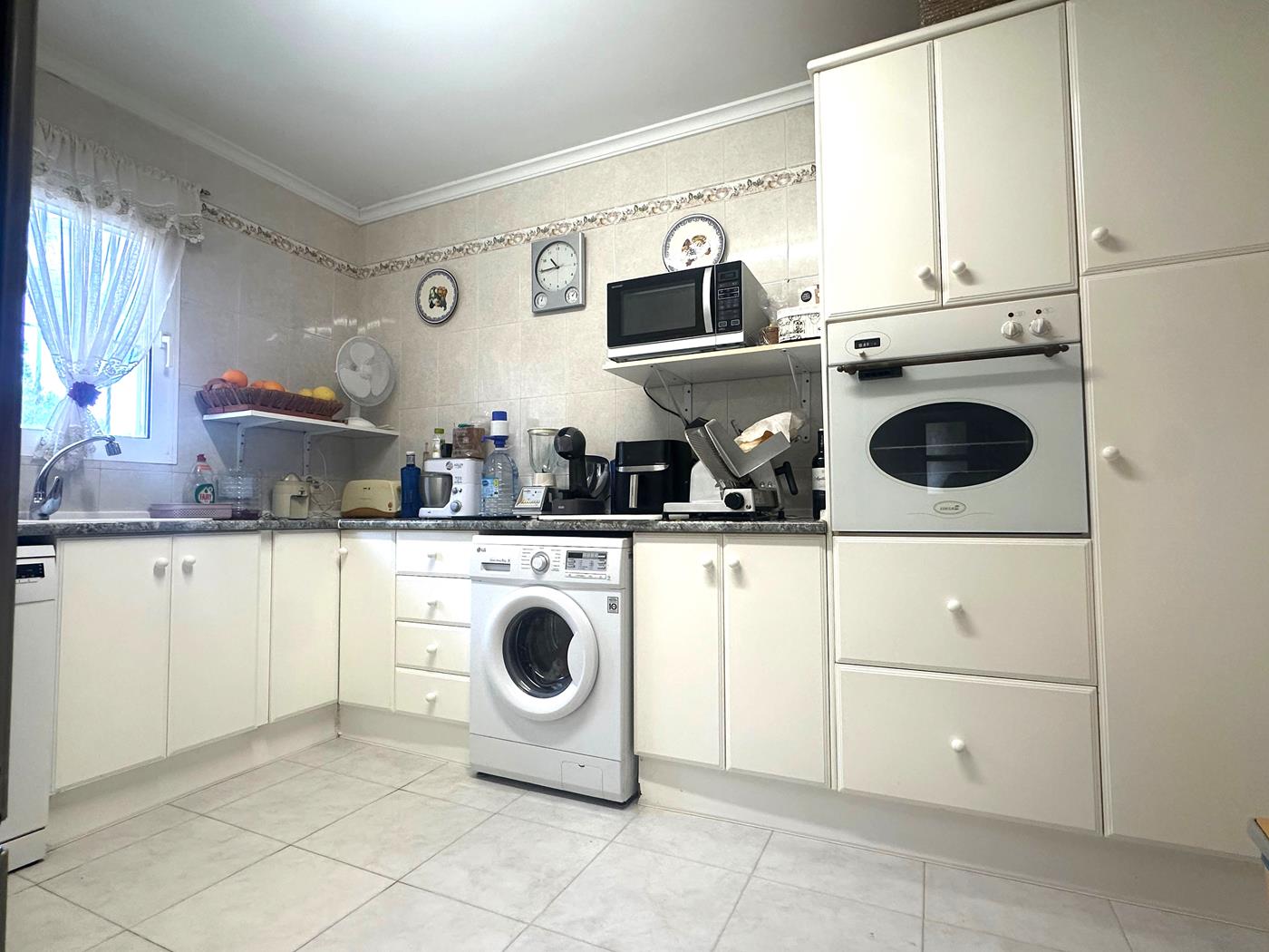 SPACIOUS HOUSE WITH VIEWS AND CLOSE TO THE SEA IN CALPE